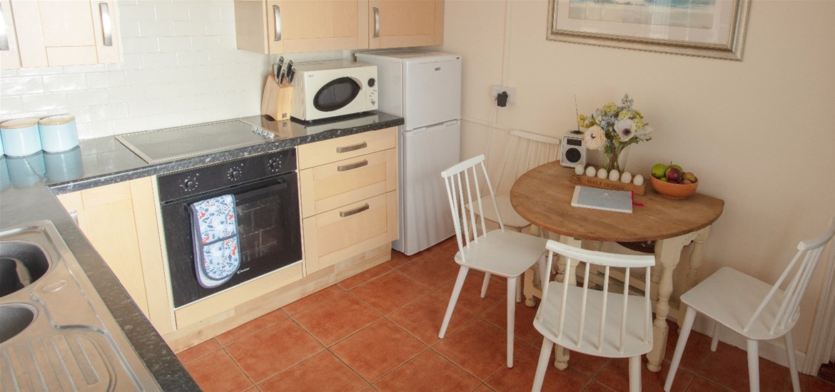Little Lodge Cottage - Kitchen