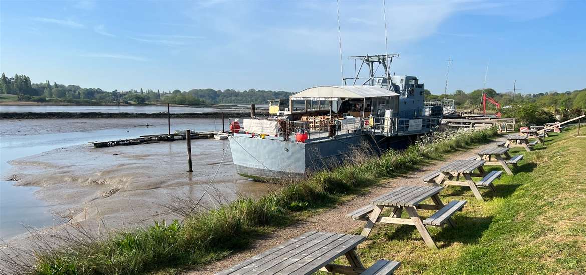 FD - Deben Cafe - View of boat and river