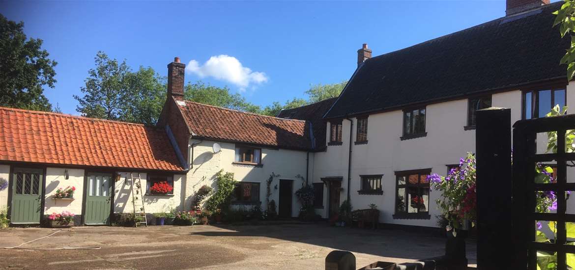 WTS - Valley Farmhouse B&B - Exterior