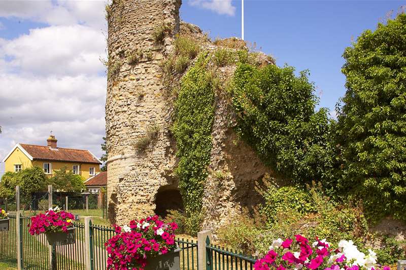 Towns & Villages - Waveney Valley - Bungay castle