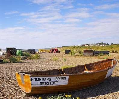 Towns & Villages - Pakefield - Boat on beach (Jon Gibbs)