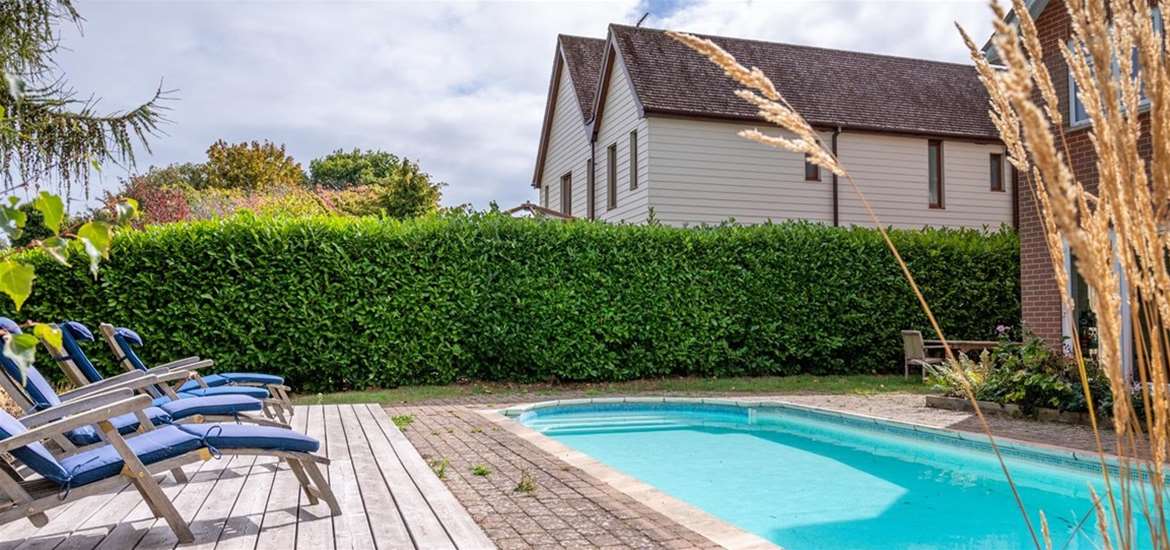 WTS - Holidaycottages.co.uk - cottage exterior with pool