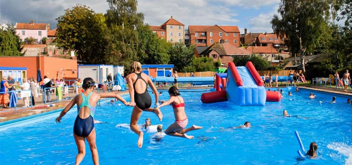 TTDA - Beccles Lido - Children jumping in pool