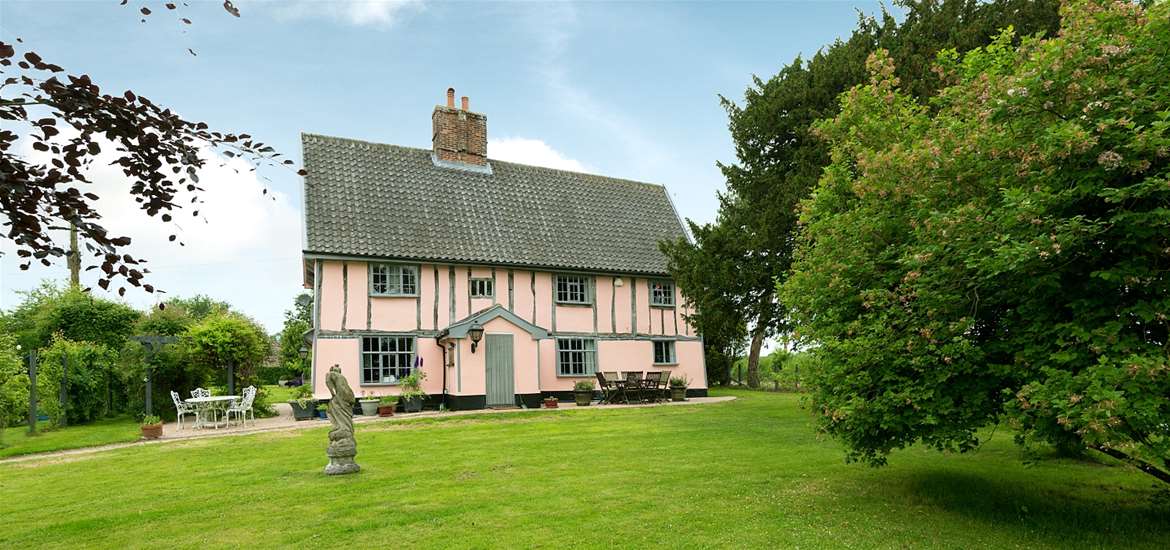 Where to Stay - Corner Farm Holidays - Pink cottage