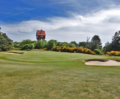 Things to do attractions - Thorpeness Golf Club - Thorpeness -18th green at Thorpeness Golf Club with view of House in the Clouds