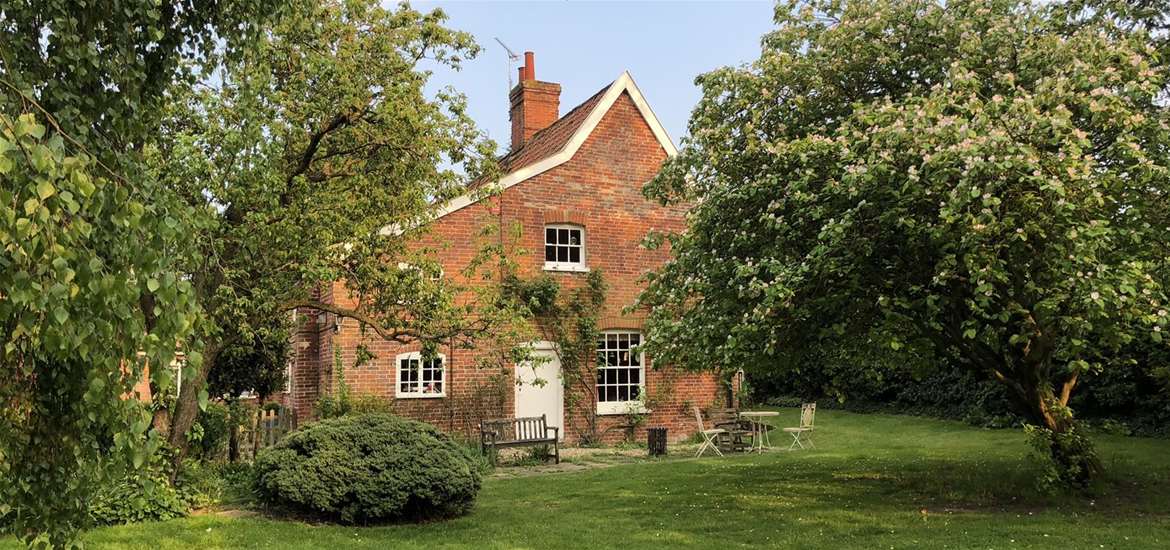 Fully flexible booking at Crown House near the Suffolk Coast