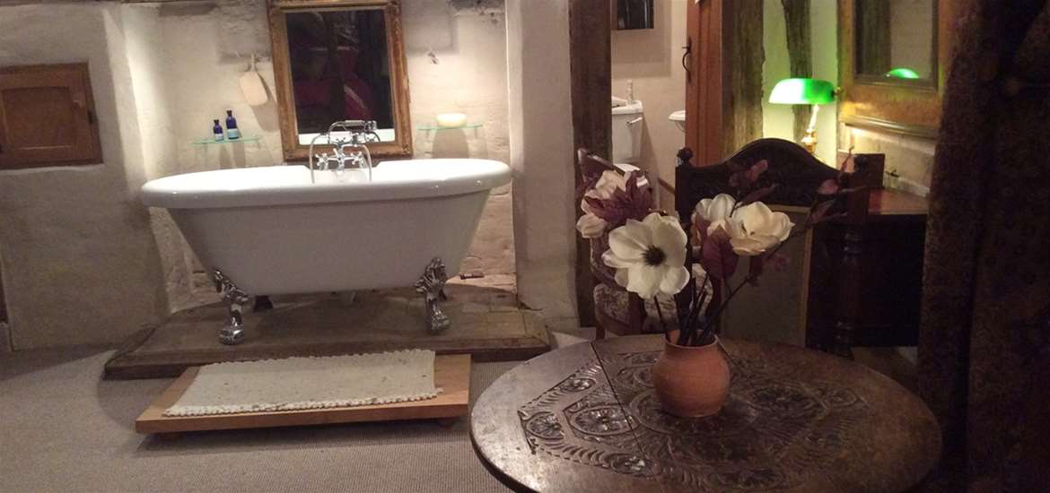 WTS - Valley Farmhouse - Tudor Suite