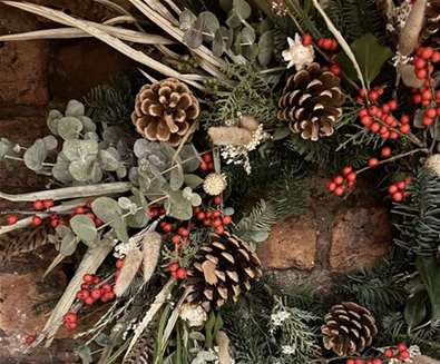 Christmas Foodie Gifts and Wrea..