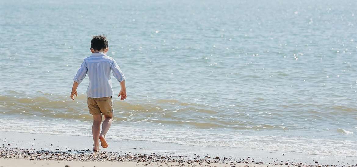 TTDA - Beaches - Pakefield boy on beach (Amy Louise Photography)