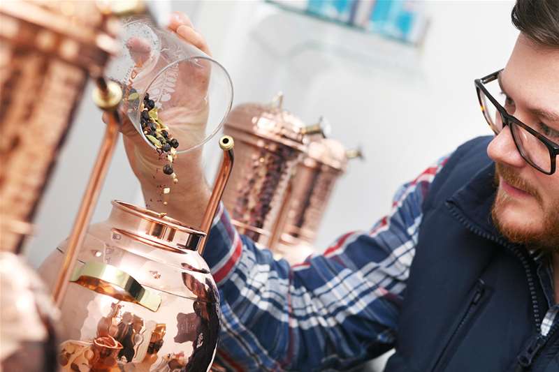 Adnams Gin Making