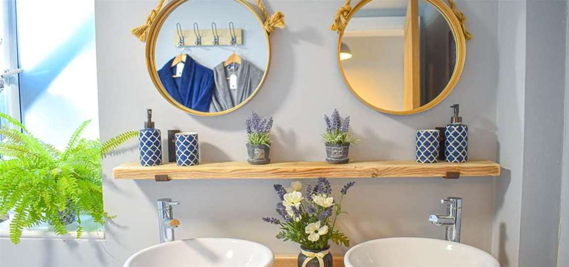 Suffolk Coastal Escapes - Avocet bathroom