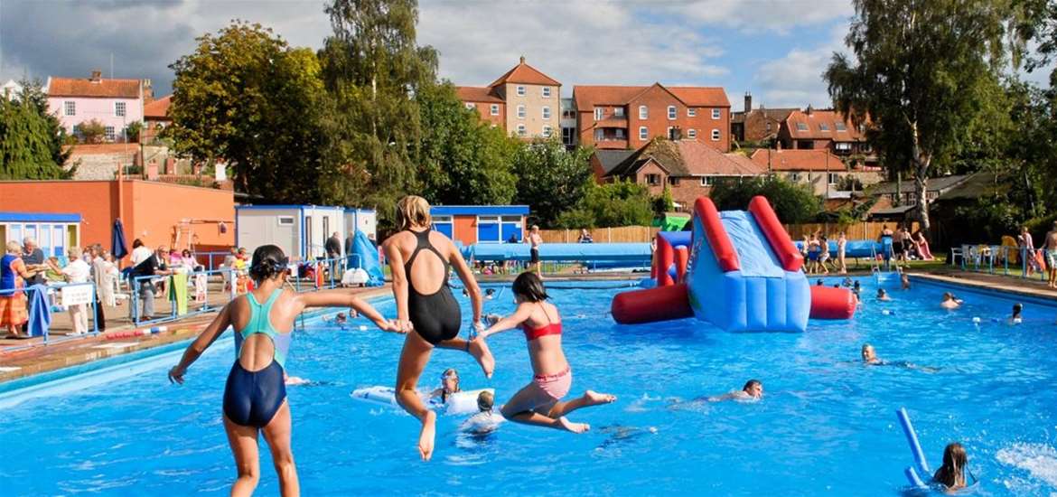 Beccles Lido & Big Dog Ferry Things to Do Suffolk