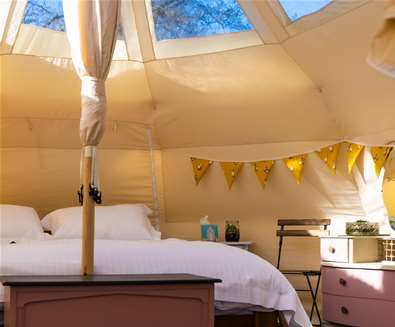 Manor Farm Glamping - Luxury Belle Tent interior