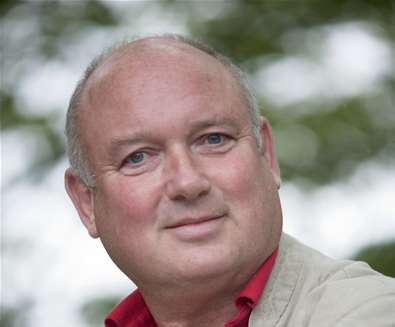 TTDE - Felixstowe Book Festival - Louis de Bernieres (c) Ivon Bartholemew TTDE - Felixstowe Book Festival - Louis de Bernieres (c) Ivon Bartholemew