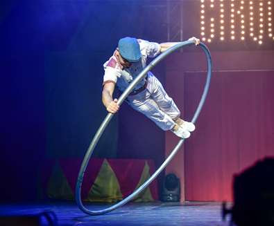 Felixstowe Spa Pavilion - Man spinning a large hoop
