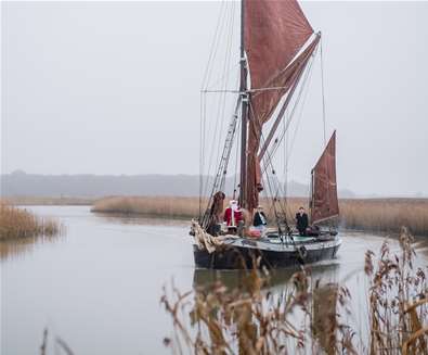 Father Christmas sails into Snape Quay