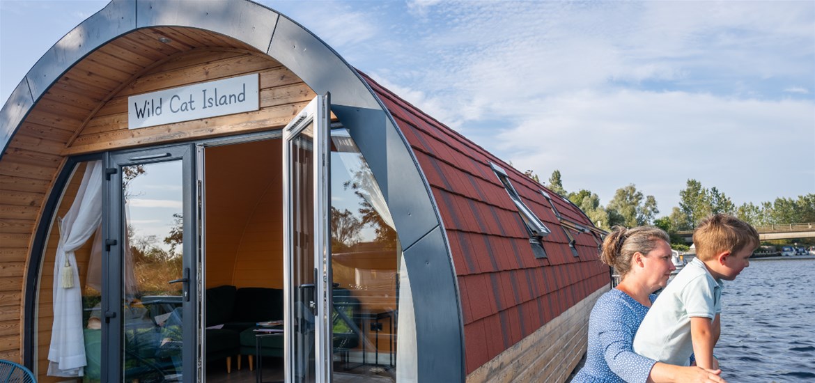 Hippersons Boatyard - Wild cat Island