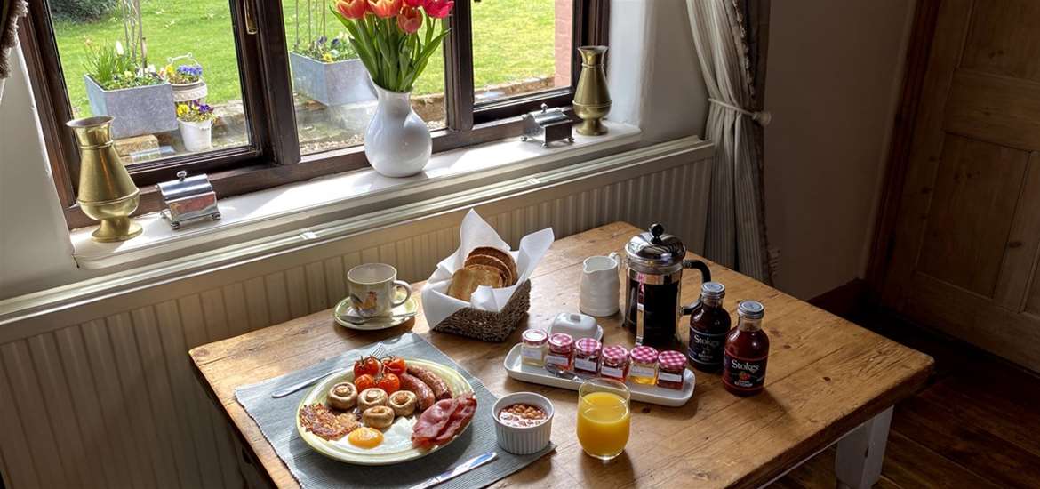 Vicarage Farmhouse - Breakfast