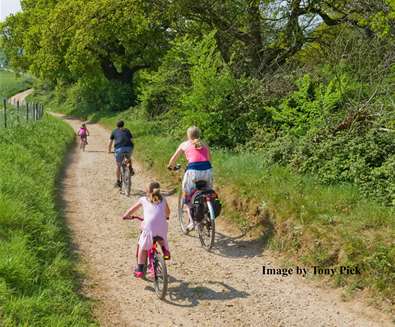 Southwold Cycle Hire - Family cycling