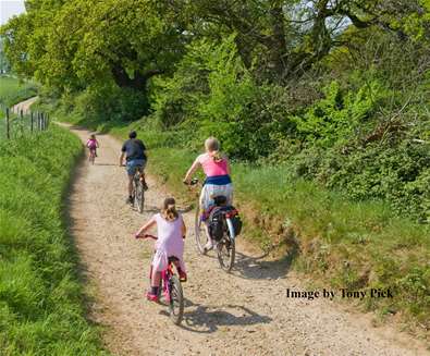 TTDA - AONB - Family cycling (c) Tony Pick