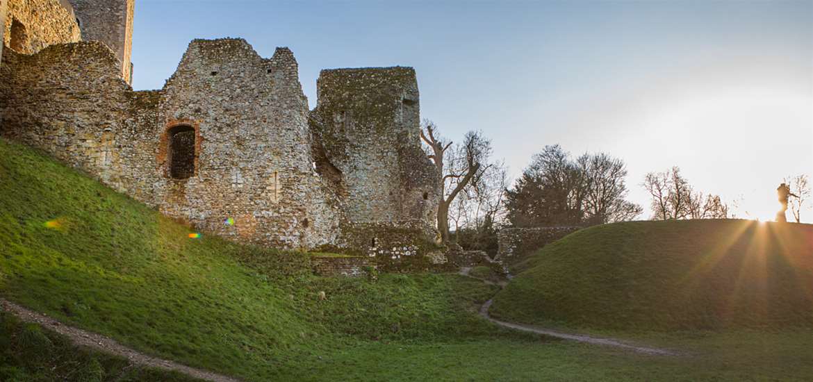 Framlingham - Child in front of castle