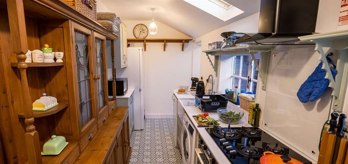 All Seasons Cottage Breaks - Flint Cottage kitchen