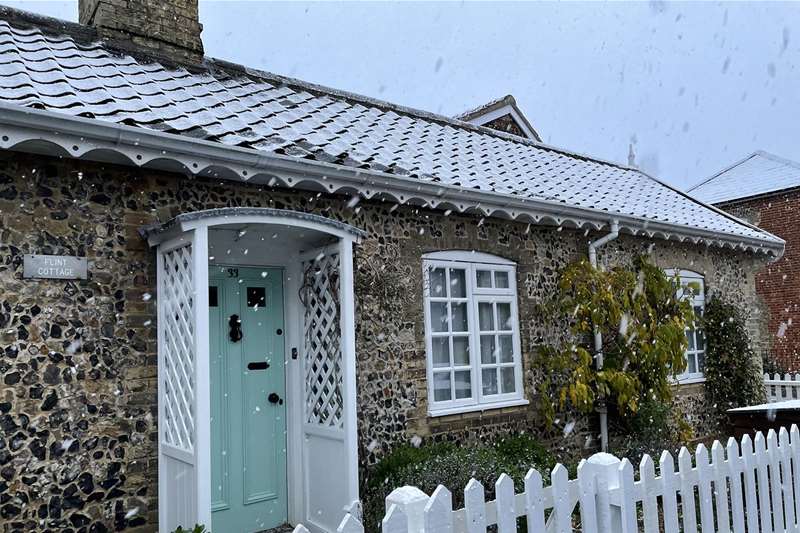 Snow at All Seasons Cottage Breaks