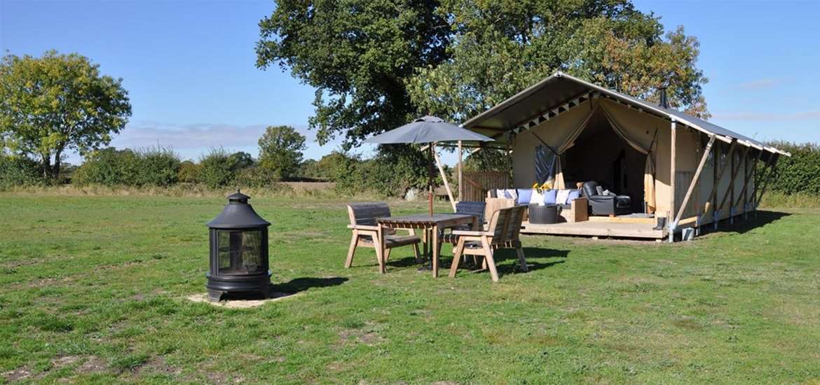 WTS - Boundary Farm Glamping - Glamping with table and chairs