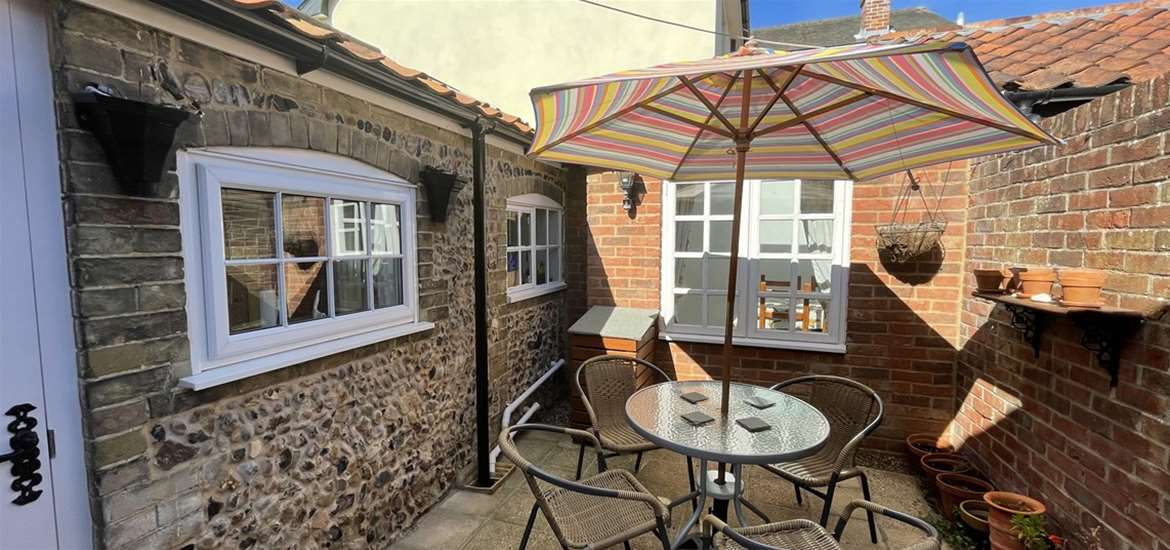 All Seasons Cottage Breaks - patio