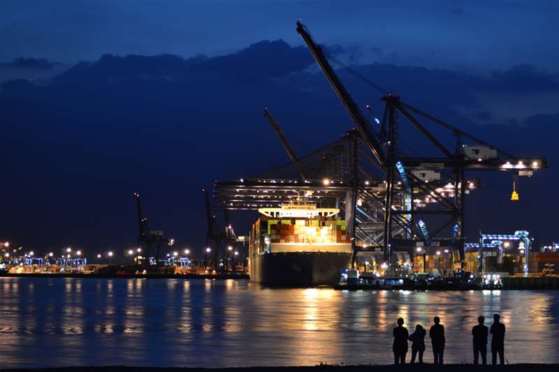 Felixstowe Port at NIght (c) Jacek Siemieniecki