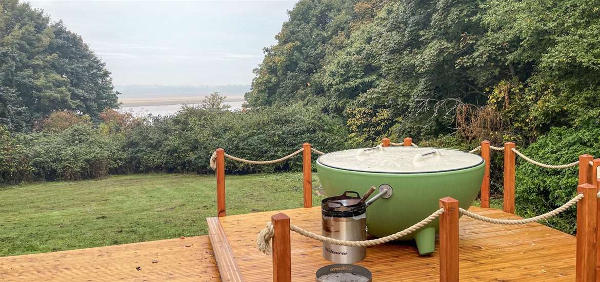 Sykes Cottages - Hot tub with views