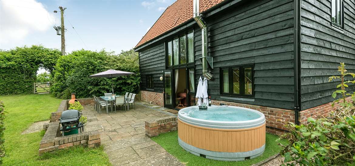 Where to Stay - Corner Farm Holidays - Barn with hot tub