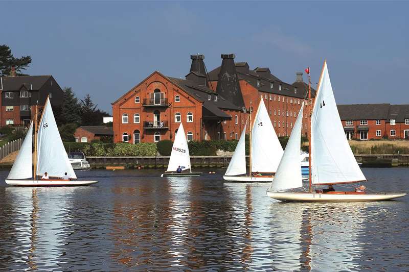 Towns & Villages - Oulton Broad - Sailing