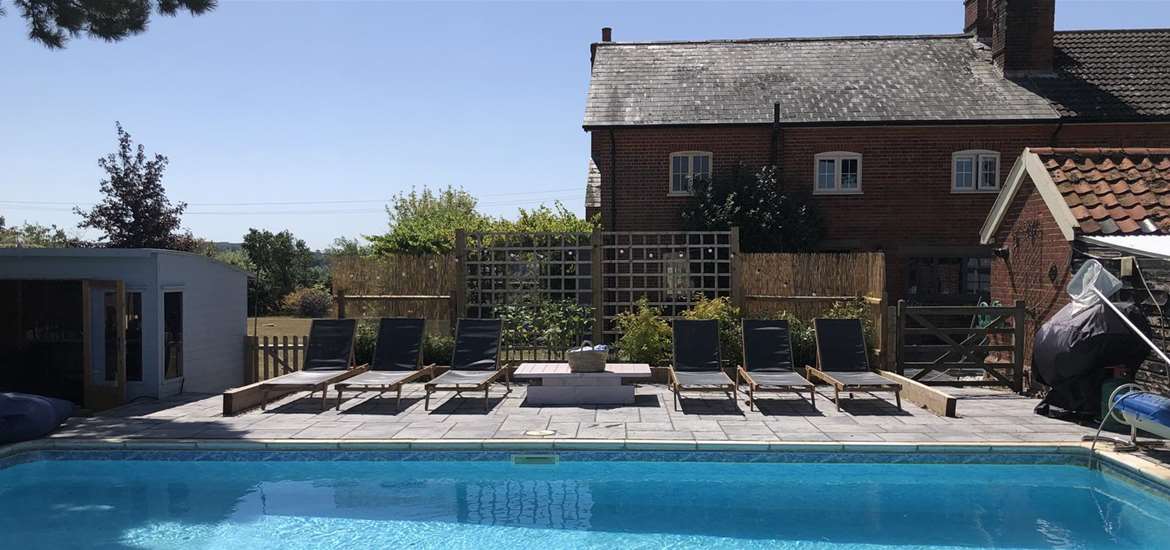 Stay in Suffolk - House with pool