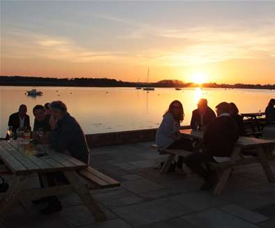 FD - The Ramsholt Arms - Patio sunset FD - The Ramsholt Arms - Patio sunset