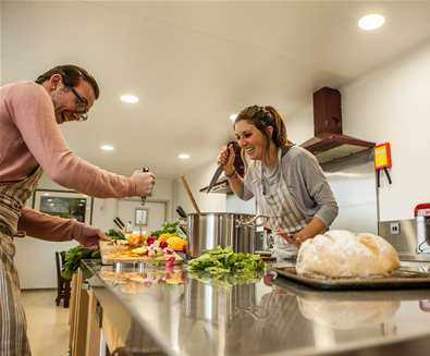 FD - The Food Hub - Couple cooking