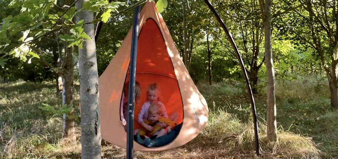 Little Lodge Glamping - tent swing