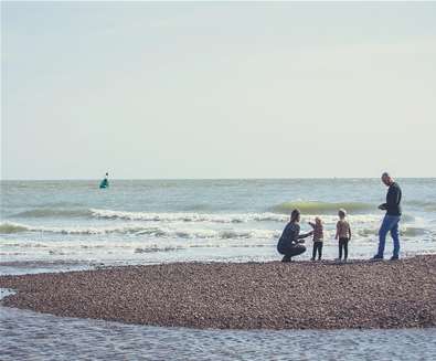 TTDA - Shingle Street - Family on beach