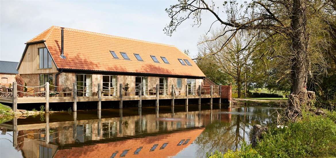 Curious Retreats - The Pond Barn