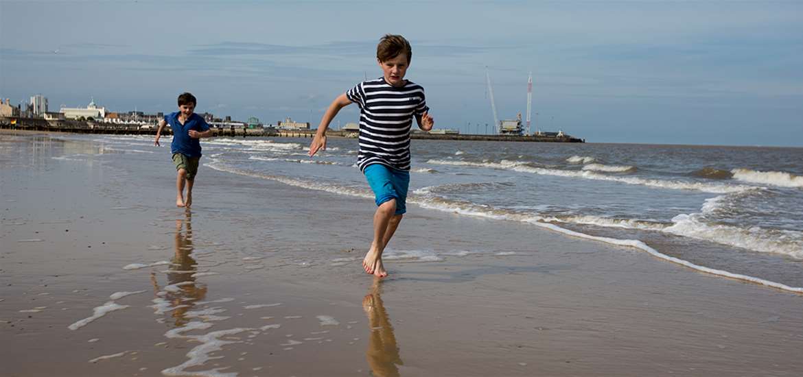 TTDA - Lowestoft Beach - boys running