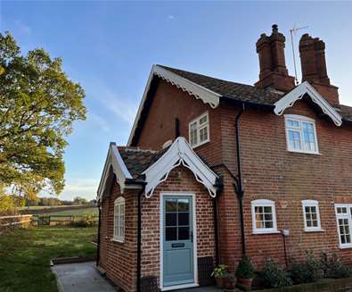 Curious Retreats - Walnut Tree Cottage - Exterior