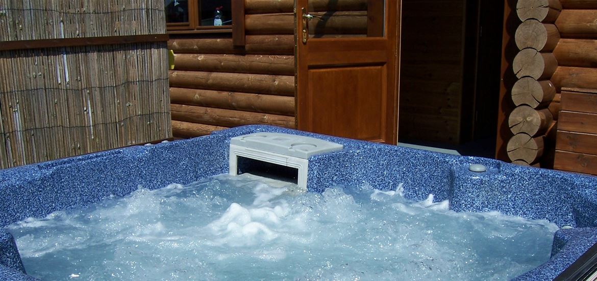 Windmill Lodges Hot Tub