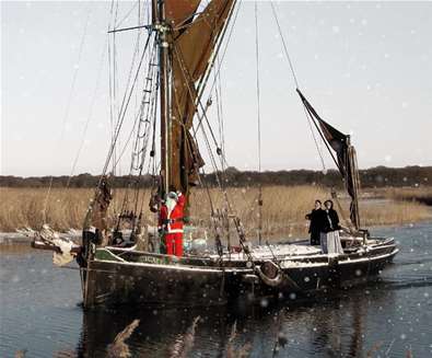 Father Christmas sails into Snape Quay
