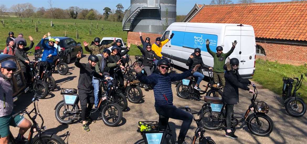 Experiences - Eezybike - Group of people on bikes