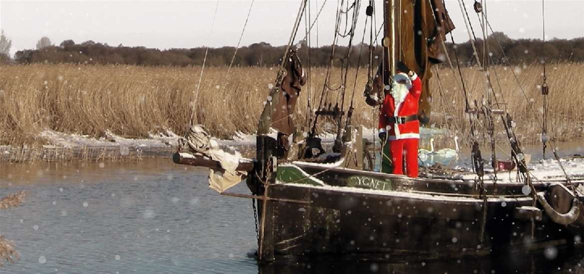 Father Christmas sails into Snape - The Suffolk Coast